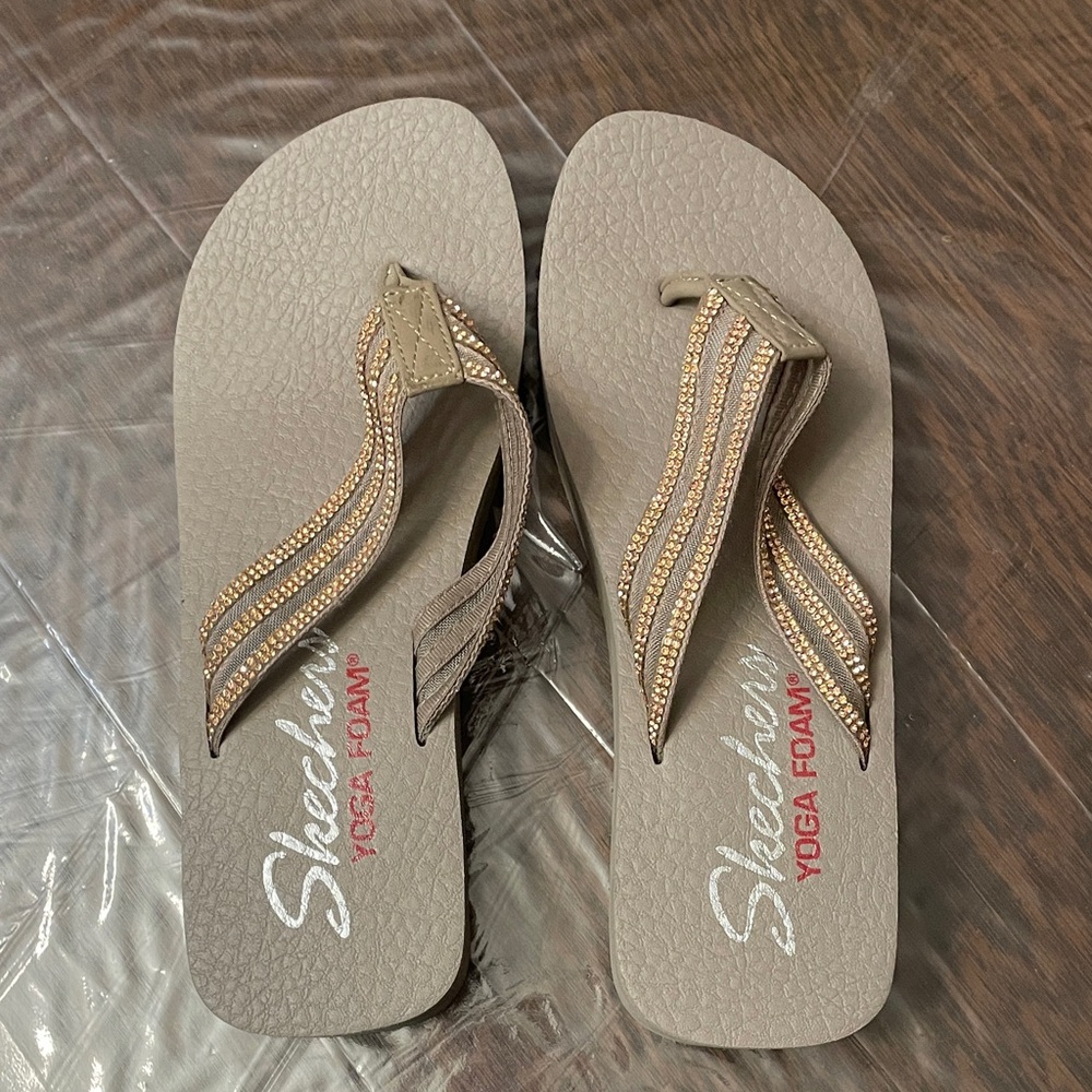 Skechers Women's Beige and Gold Sandals